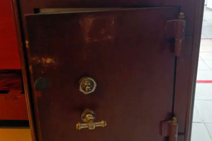 Тайна векового сейфа: что нашли в железной «крепости» в Кыштовке