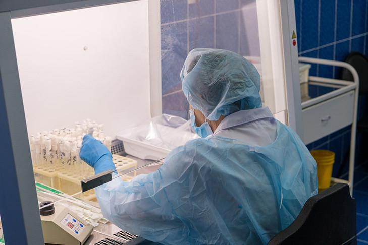 Неуязвимые бактерии: о проблеме самолечения рассказал врач в Новосибирске