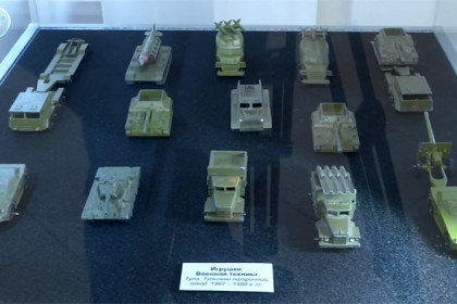 Выставку военных игрушек открыли в Новосибирском краеведческом музее