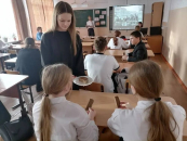 Ученики Убинской «первой» школы помнят подвиг ленинградцев