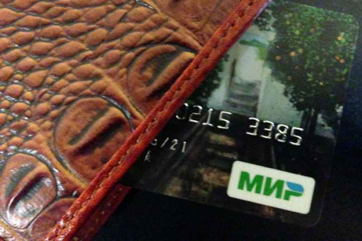 С чужими банковскими картами продолжают ходить на шопинг новосибирцы