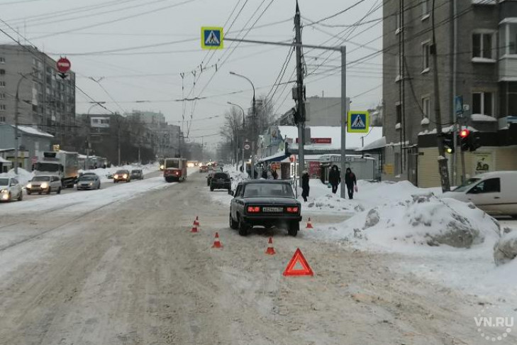 Школьницу на пешеходном переходе сбил водитель в Новосибирске