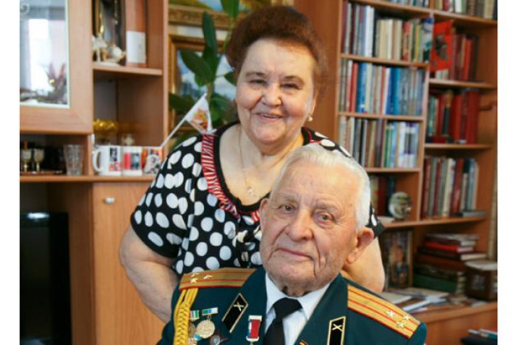 Украинцы подарили сибиряку-герою часы, оказавшиеся прочнее дружбы