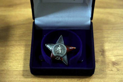 Орден Красной Звезды найден при сносе аварийного дома под Новосибирском
