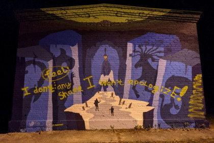 Скандальное граффити с алтайской принцессой в Академогородке испортили вандалы