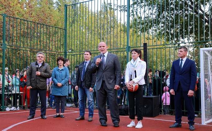 Депутаты-единороссы открыли новую спортивную площадку в Юго-Западном жилмассиве Новосибирска