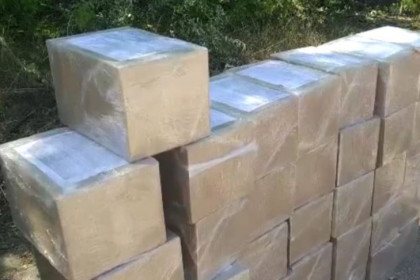 Тридцать шесть коробок с лекарствами доставили в ЦРБ Беловодска из Новосибирска