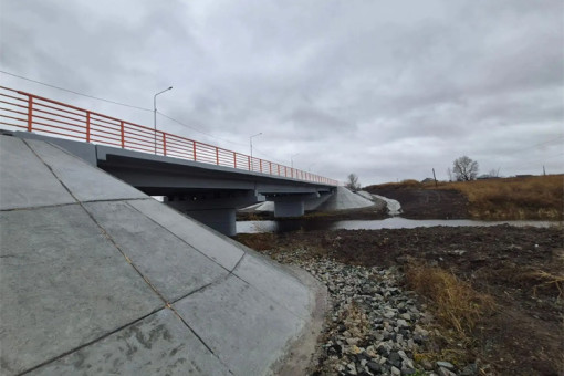 В Новосибирской области открыли движение по новому мосту через Карасук