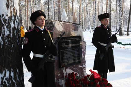 Новый памятник Двум неизвестным бойцам появился в Новосибирске