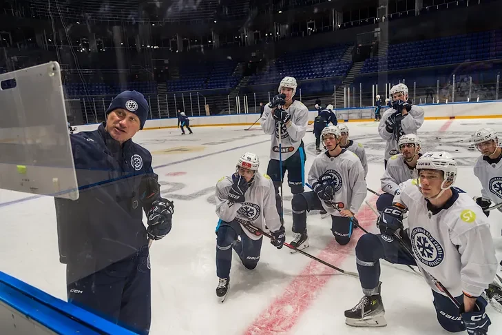 Хоккеисты «Сибири» впервые вышли на тренировку в новом составе