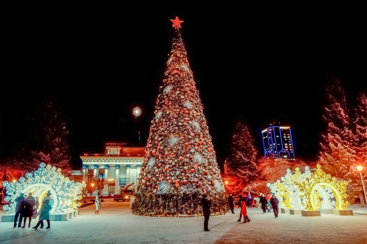 Огни на елке в центре Новосибирска зажжет мэр Локоть 1 декабря