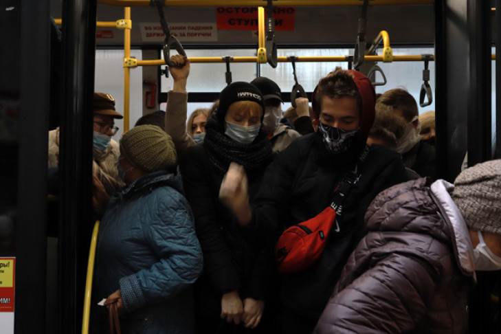 Детей без масок запретили выгонять из транспорта в Новосибирске