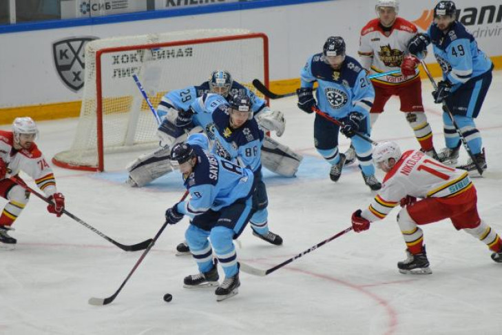Первая победа в сезоне - хоккейная «Сибирь» выиграла у «Куньлуня»