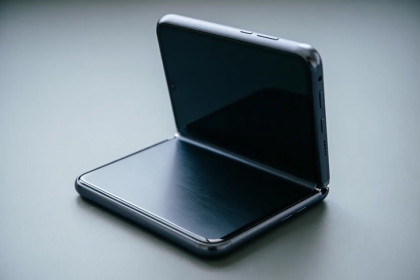 В Новосибирске стали чаще интересоваться складными смартфонами