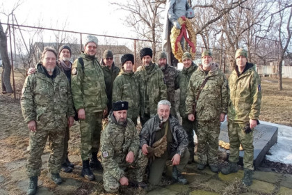 Казачий ансамбль «Майдан» из Новосибирска в составе фронтовой агитбригады побывал на Донбассе