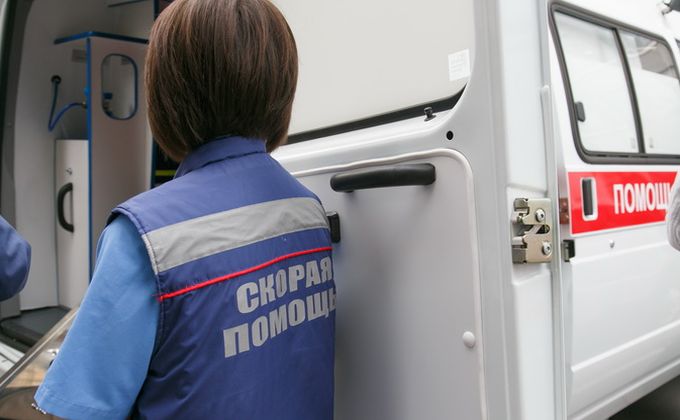 Новосибирская студентка родила в туалете: ребенка спасали ломом