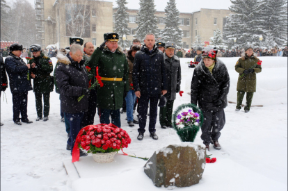Губернатор Андрей Травников почтил память первого дважды Героя России из Новосибирска