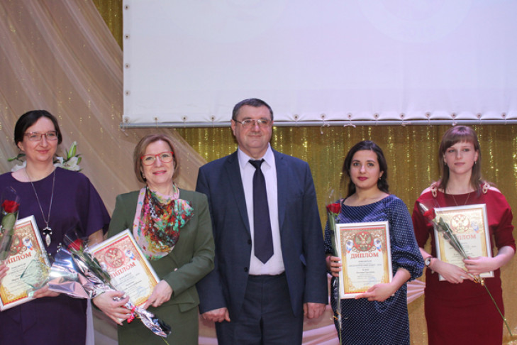 «Учителем года-2019» Усть-Таркского района стала филолог из Угуя