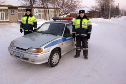Бригаду скорой помощи с пациентами спасли от морозов под Новосибирском 