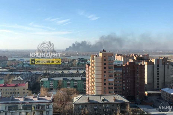 Пожар на складе по переработке шин вспыхнул в Новосибирске