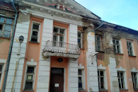 В Новосибирске продают историческое здание военкомата со звездой на фронтоне