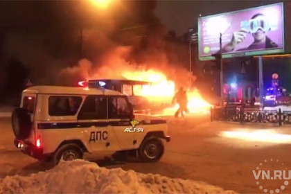 Автобус с 20 пассажирами вспыхнул в Новосибирске