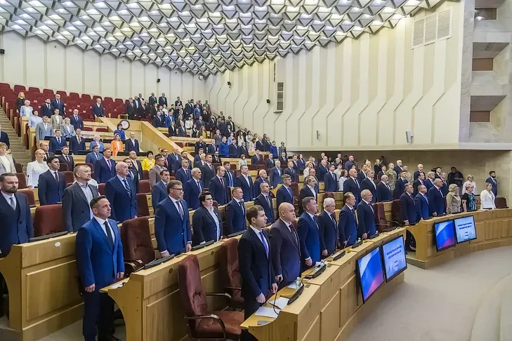 Семь участников СВО и 13 женщин: 1-я сессия прошла в новосибирском заксобрании