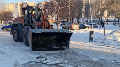 За сутки с улиц Новосибирска вывезли более 12 тысяч кубометров снега