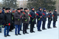В Новосибирске в День защитника Отечества возложили цветы к Вечному Огню