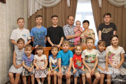 Путин присвоил звание «Мать-героиня» жительнице Новосибирска с 14 детьми