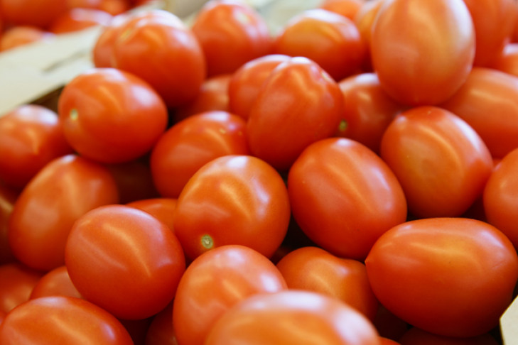 Цены на огурцы и помидоры резко подскочили в Новосибирске