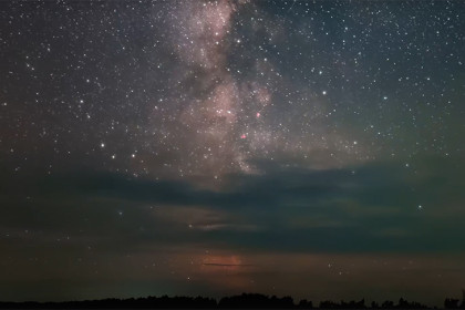 Астрофотограф снял завораживающий звездопад на видео под Новосибирском