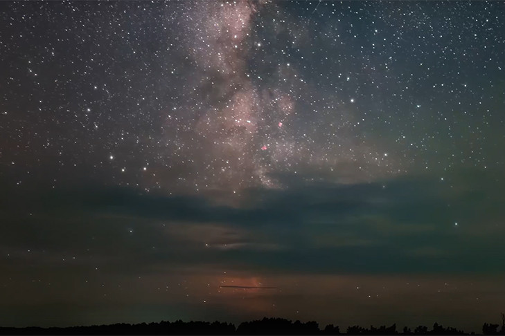 Астрофотограф снял завораживающий звездопад на видео под Новосибирском