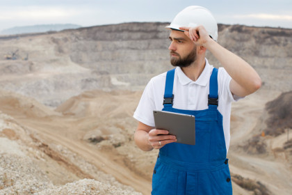 В I квартале 2026 года в Новосибирской области самые высокие зарплаты в промышленности предлагали в добыче и переработке полезных ископаемых