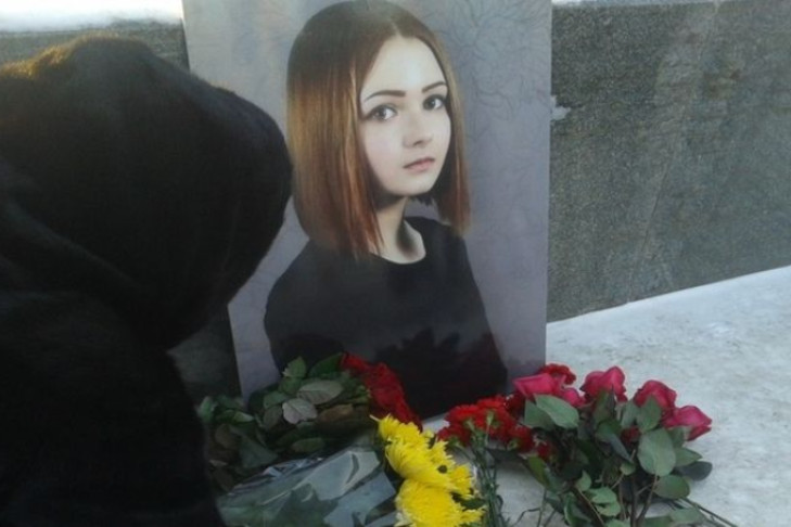 «Извинений не принёс»: мама Карины Залесовой прокомментировала освобождение Конькова