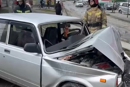 83-летний пенсионер на «Жигулях» врезался в столб в Новосибирске