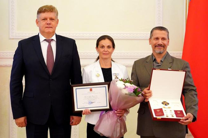 Полпред вручил орден «Родительская слава» супругам, воспитывающим десятерых детей