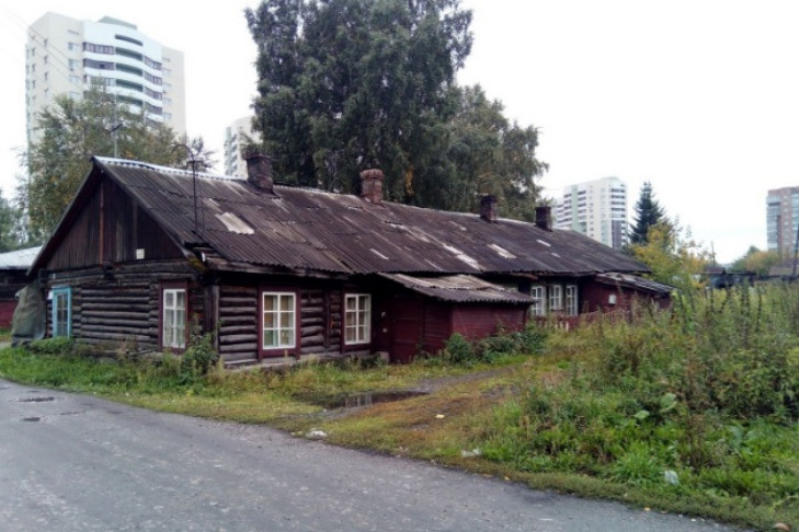 Два столетних дома собрались снести в Новосибирске