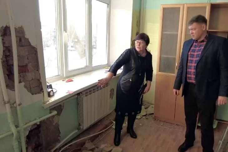 Из-за угрозы обрушения частично закрыли школу под Новосибирском