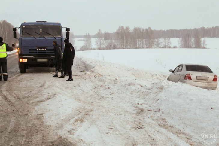 Легко одетые новосибирцы попали в снежный плен под Кемерово