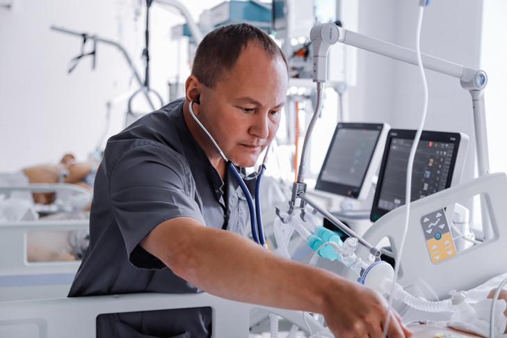 «Хочу и в третий раз поехать»: врач-реаниматолог Максим Шамсеев вернулся с СВО в Новосибирск