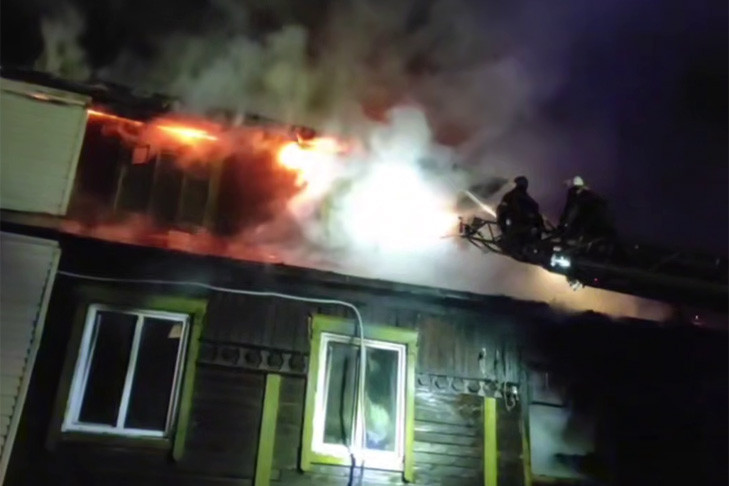 Власти Новосибирска оказывают помощь жертвам пожара на Римского-Корсакова