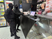 Гвардейцы в Новосибирске спасли мужчину, порезавшего себя бутылкой