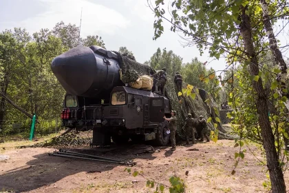 Новосибирские ракетчики вывели на полевую позицию ракетный комплекс «Ярс»