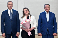 Знаки отличия вручил многодетным мамам глава Новосибирской области Травников