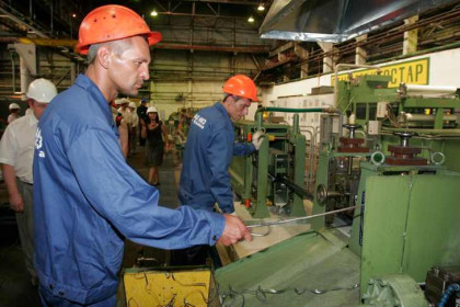 Новосибирские предприятия переходят на работу в три смены