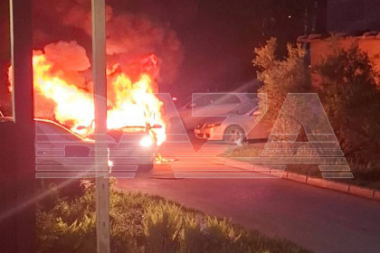 Автомобиль такси сдетонировал на улице Зорге в Новосибирске