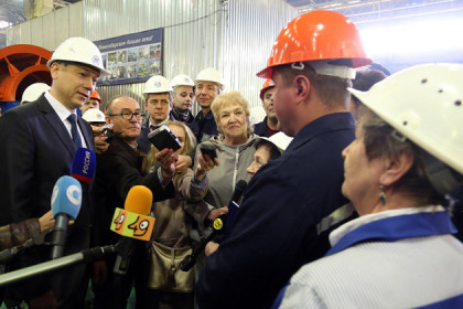 Андрей Травников посетил завод «Труд»