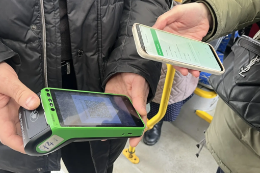 Новосибирские льготники начали оплачивать проезд через мессенджер MAX