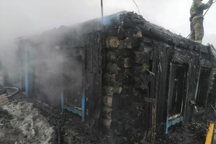 Мужчина погиб при пожаре на станции Ояш под Новосибирском